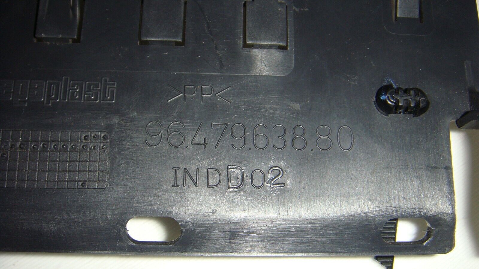 MOLDURA EMBELLECEDOR RECUBRIMIENTO PRETENSOR PEUGEOT CITROEN 9647963880 - Imagen 3