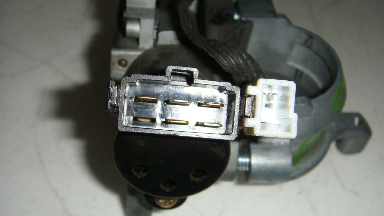 CLAUSOR BOMBIN ARRANQUE CON LLAVE Y ANTENA INMOVILIZADOR MITSUBISHI F005V00017 - Imagen 3