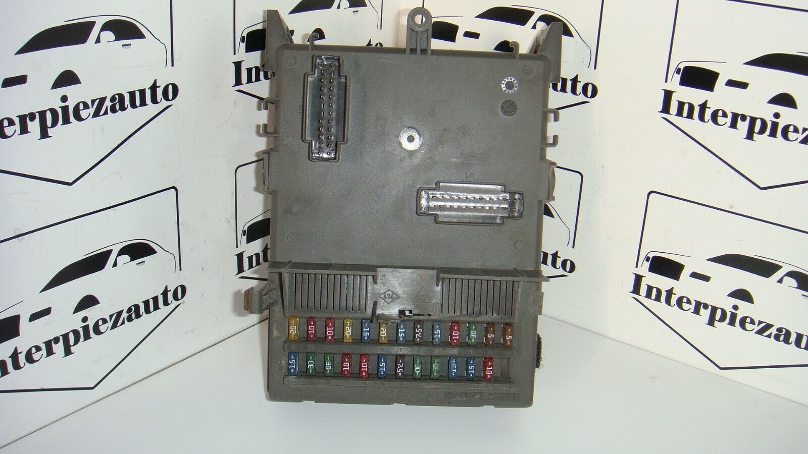 CAJA DE FUSIBLES RELES RENAULT 518095419 8200148809A 8200004201E - Imagen 3